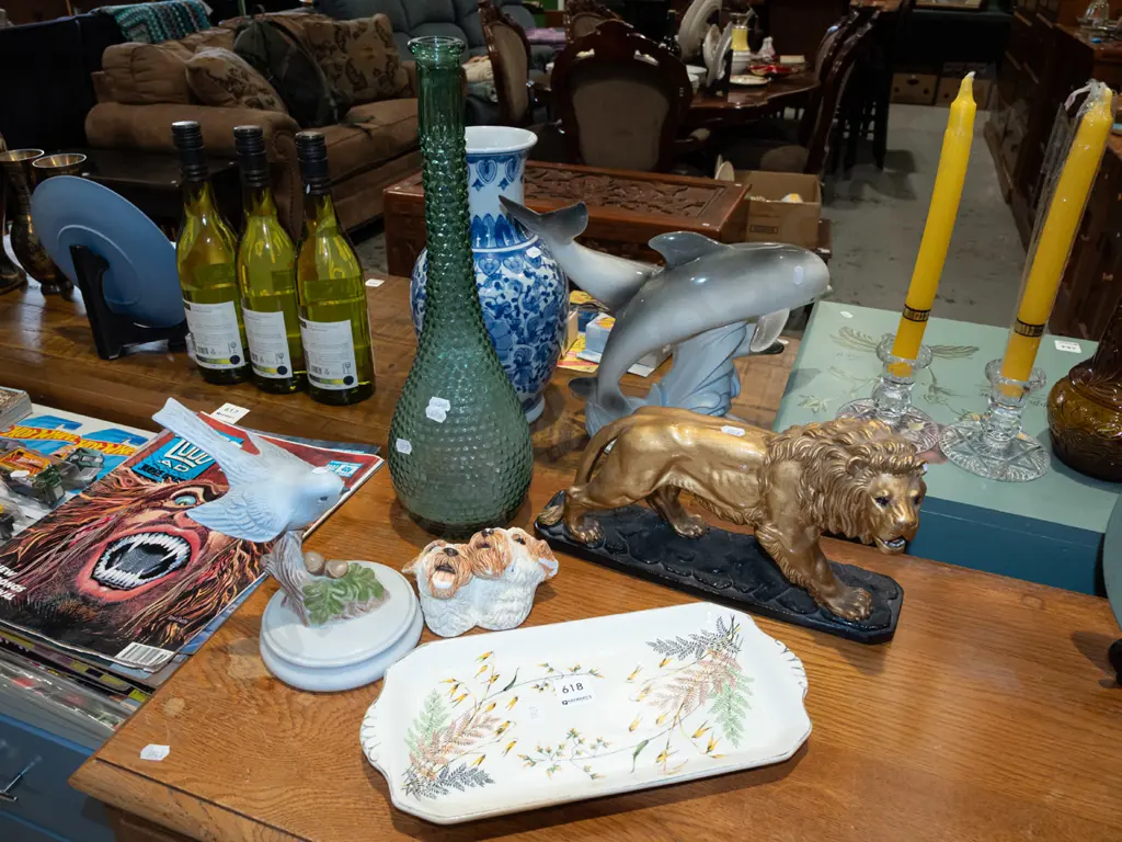 retro genie bottle - missing stopper, lion figurine, sandwich plate etc Image 1++
