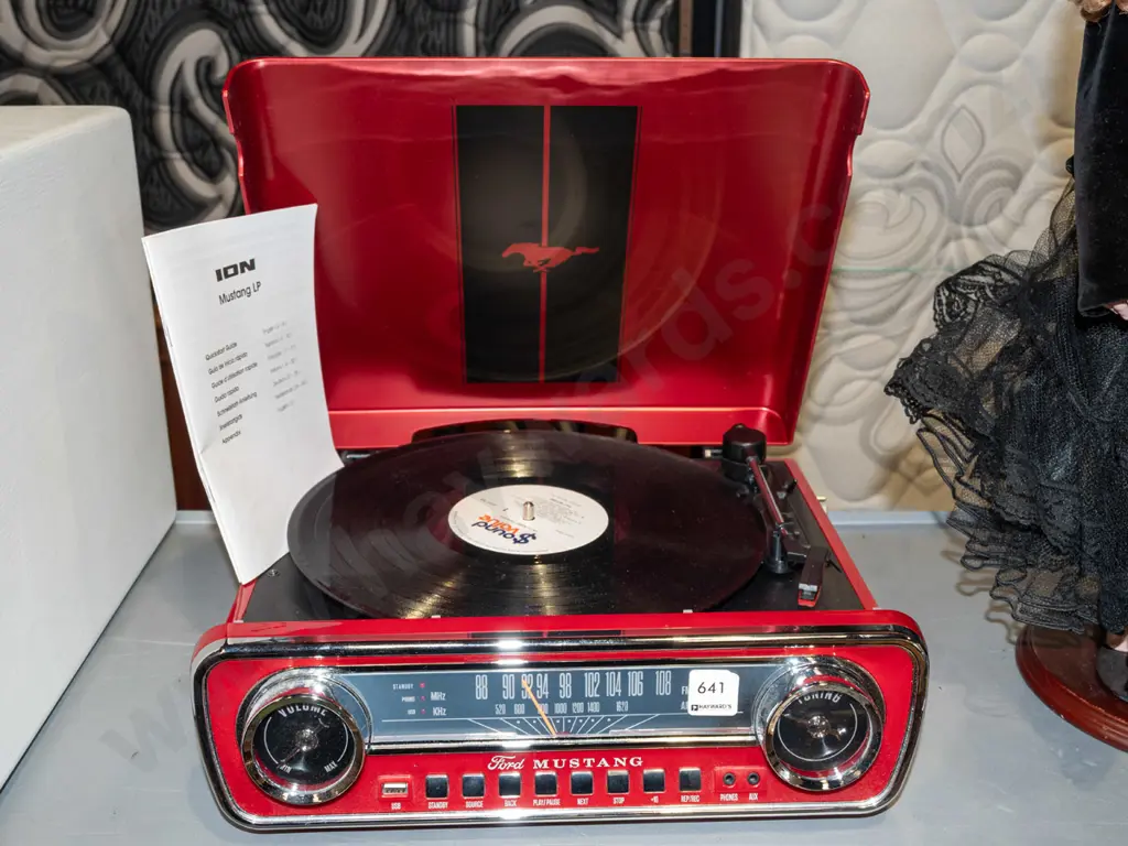 Ion Mustang turntable Image 1++