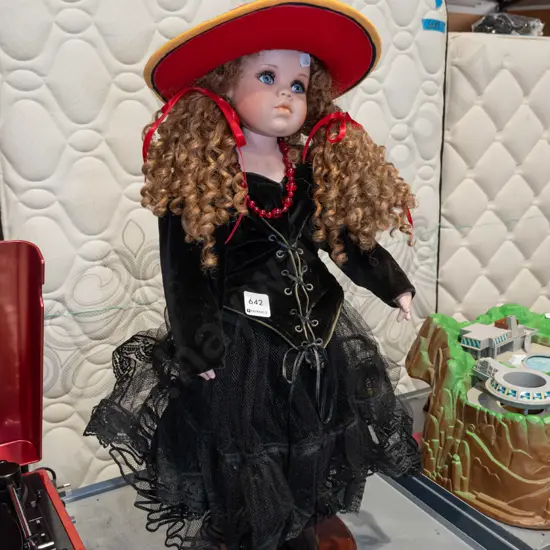 porcelain display doll H580
