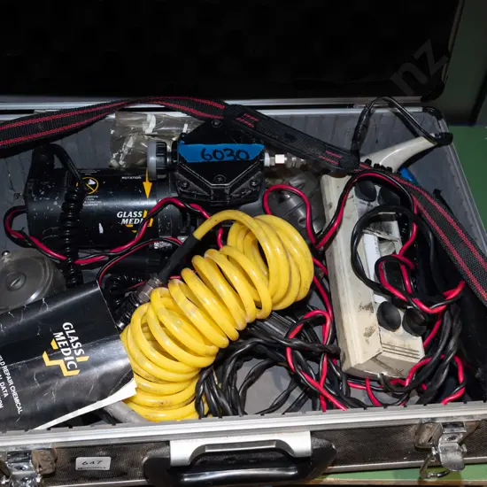 glass medic windscreen repair kit in carry case