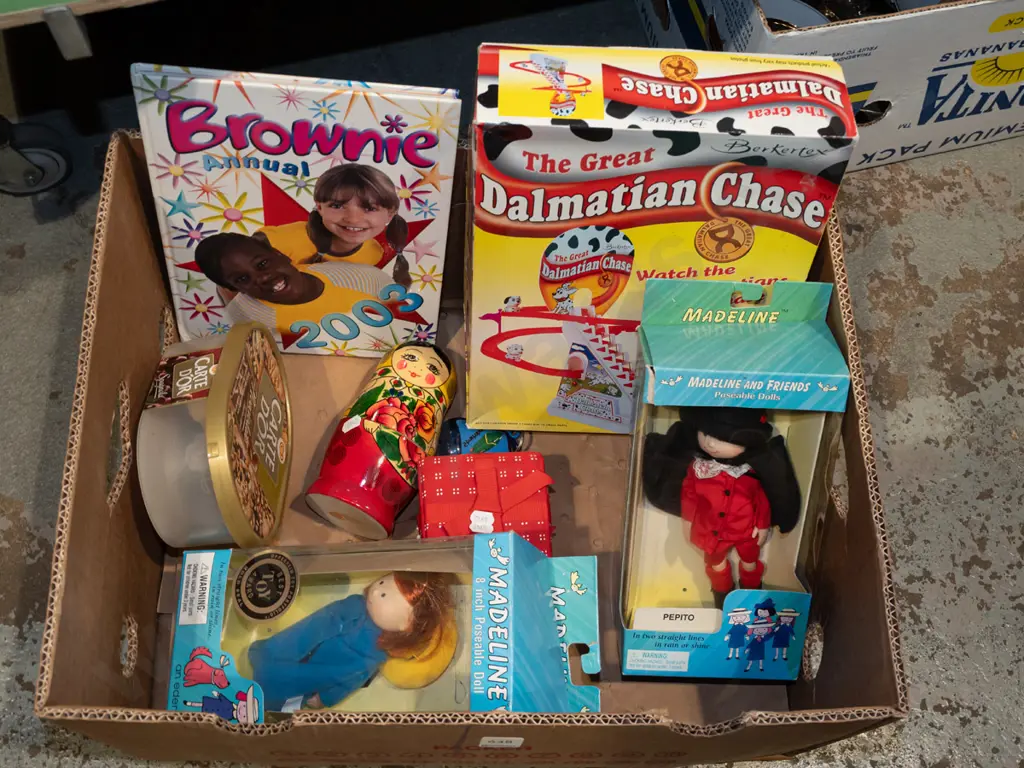 box; Madeline and Friends dolls, board gamme etc Image 1++