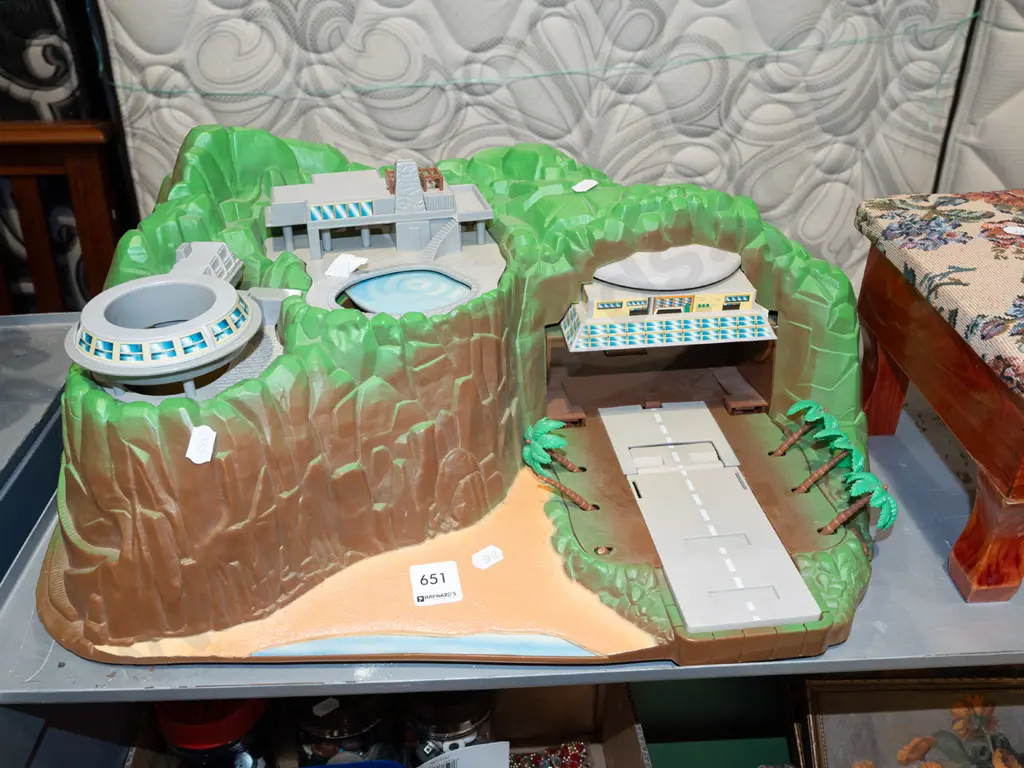 Thunderbird Tracy Island model Image 1++