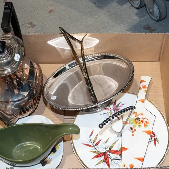 box; plated ware, 2x cake plates, jug and saucer