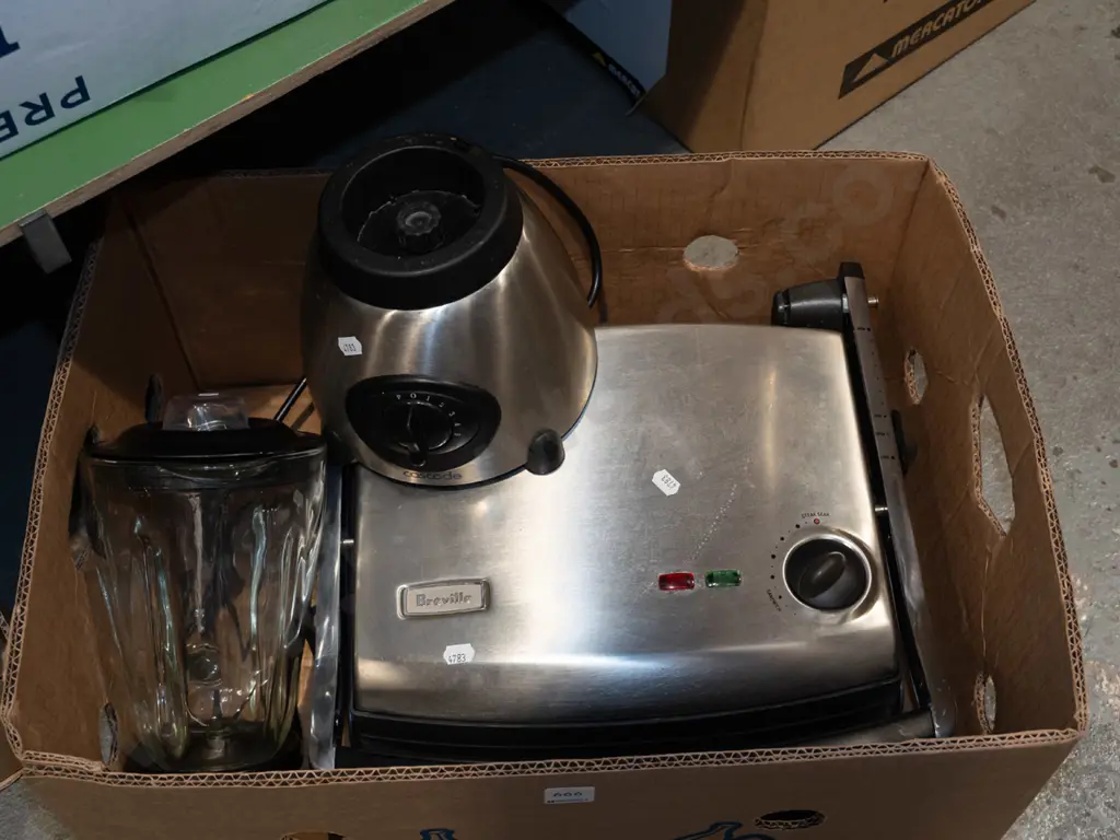 box; sandwich press, Cascade blender Image 1++