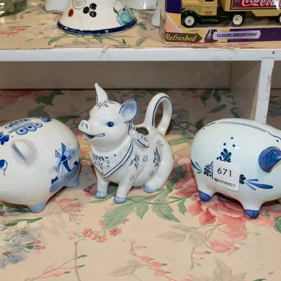 2x blue and white piggy banks, pig creamer
