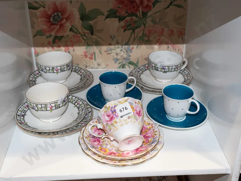 4x trios, 2x demi-tasse coffee cups and saucers Image 1++