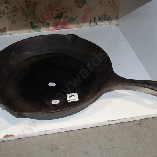 cast iron frying pan Diam290
