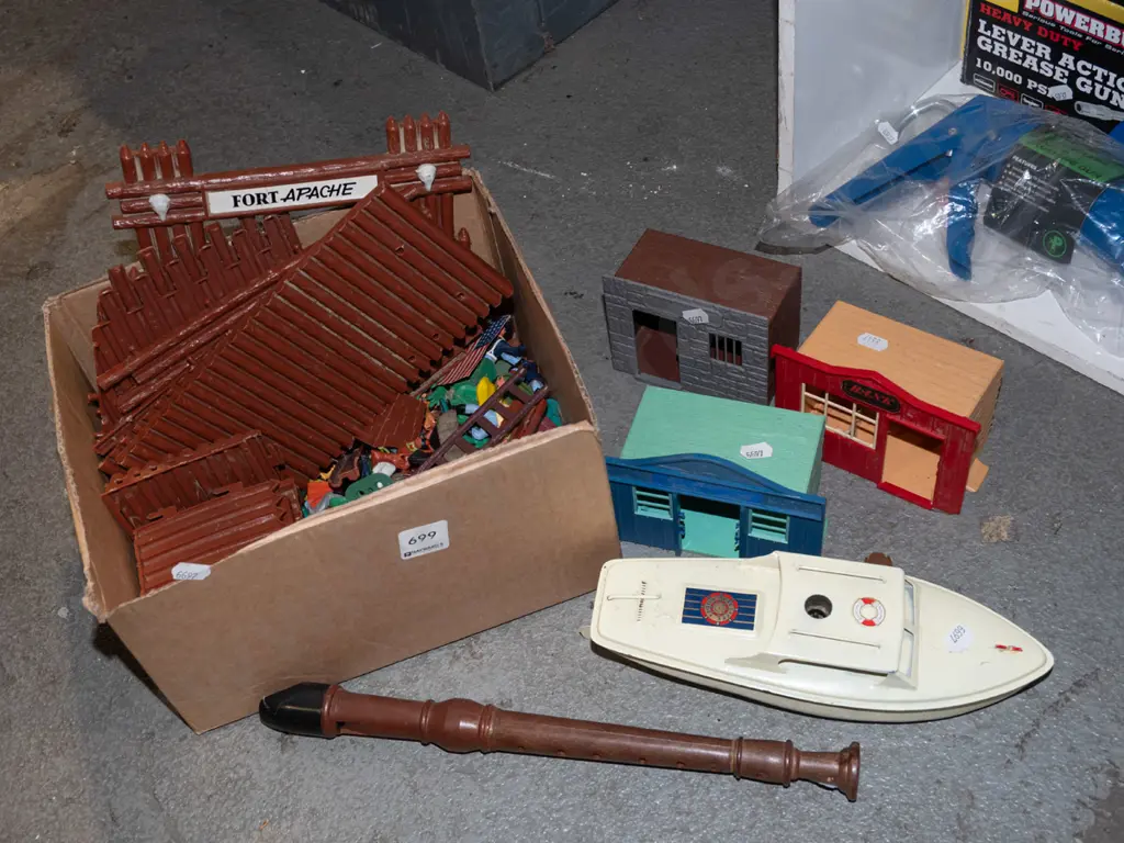 recorder, tin boat, toy set in box Image 1++