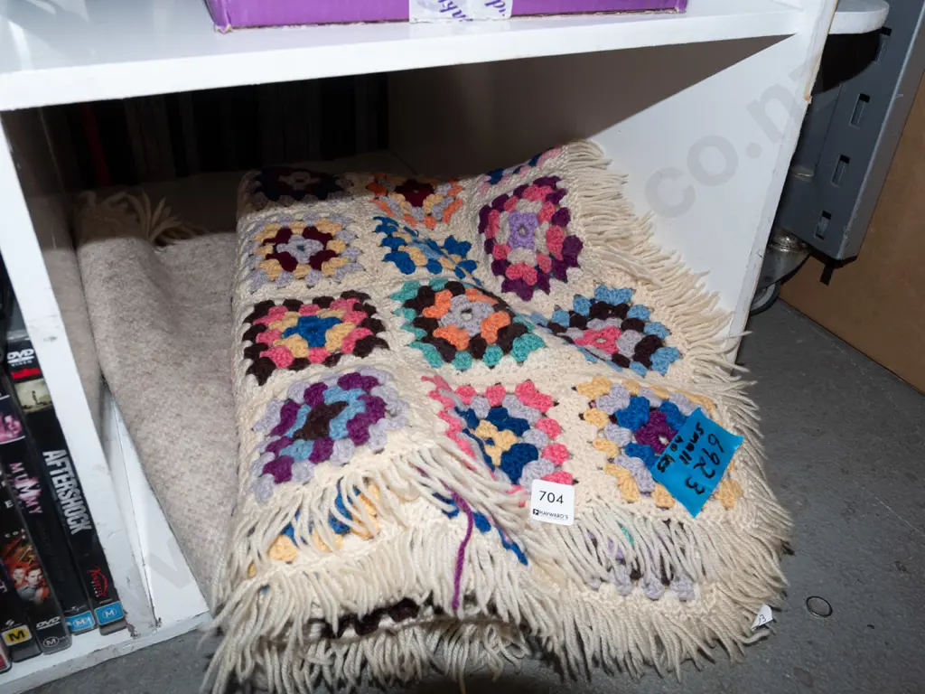 small woollen blanket, small crochet blanket Image 1++