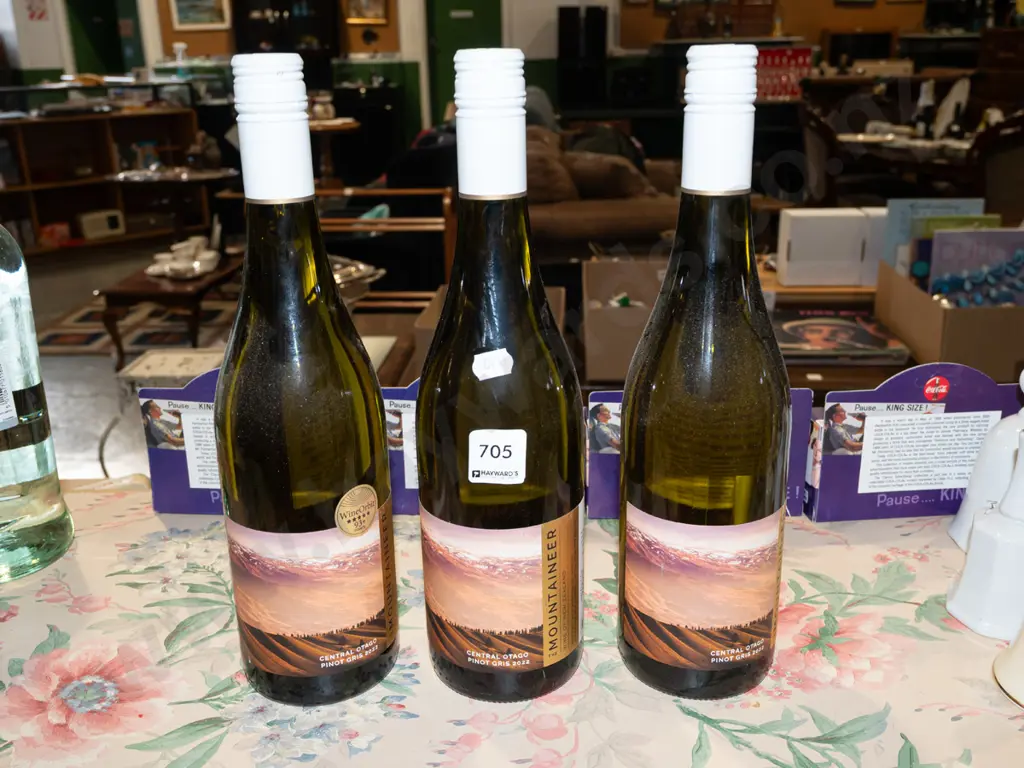 3x Mountaineer Central Otago pinot gris 2022 Image 1++