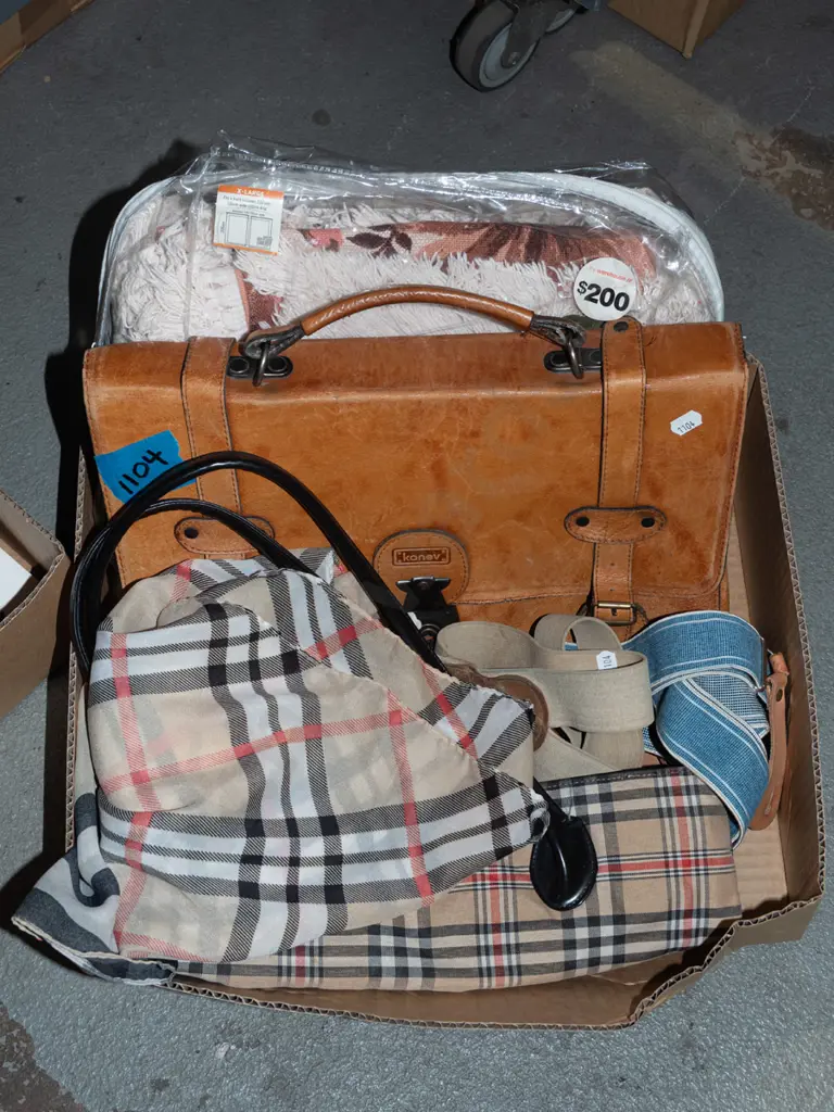 box; hand bags, scarves, braces etc Image 1++