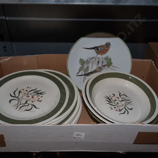 box; Grindley green gable plates, bowl, etc