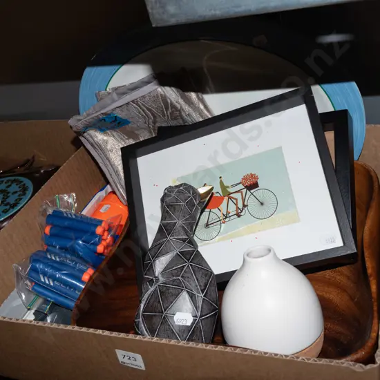 box; nerf gun, ashet, print, vase etc