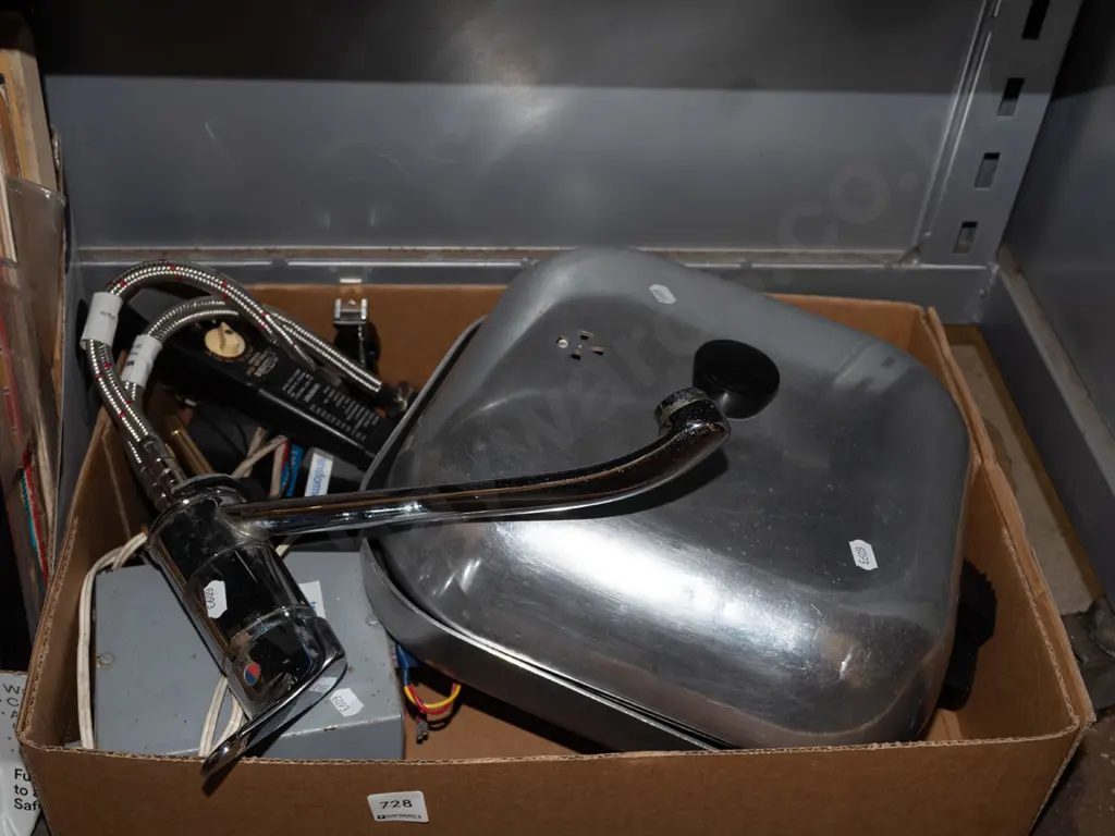 box; electric frying pan, 2x transformers etc Image 1++