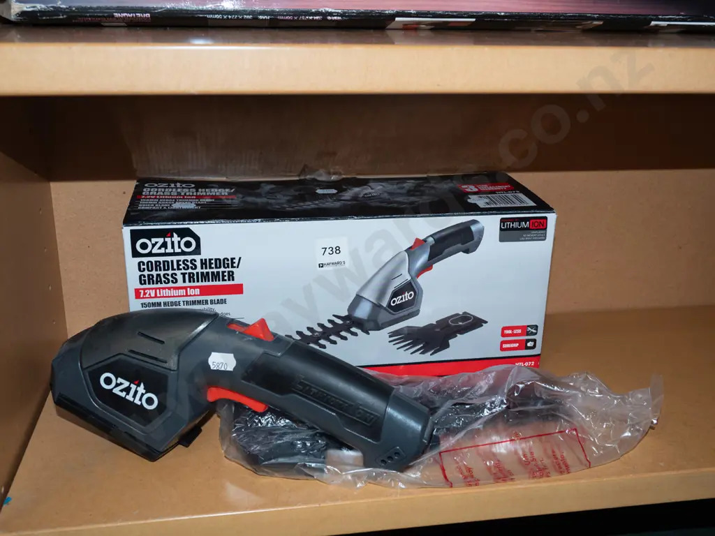 hand held Ozito hedge/grass trimmer Image 1++