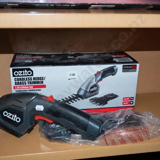 hand held Ozito hedge/grass trimmer