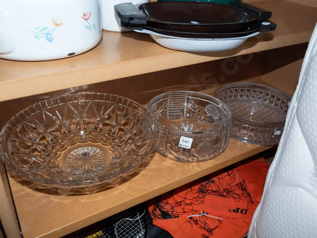 3x cut crystal bowls Image 1++