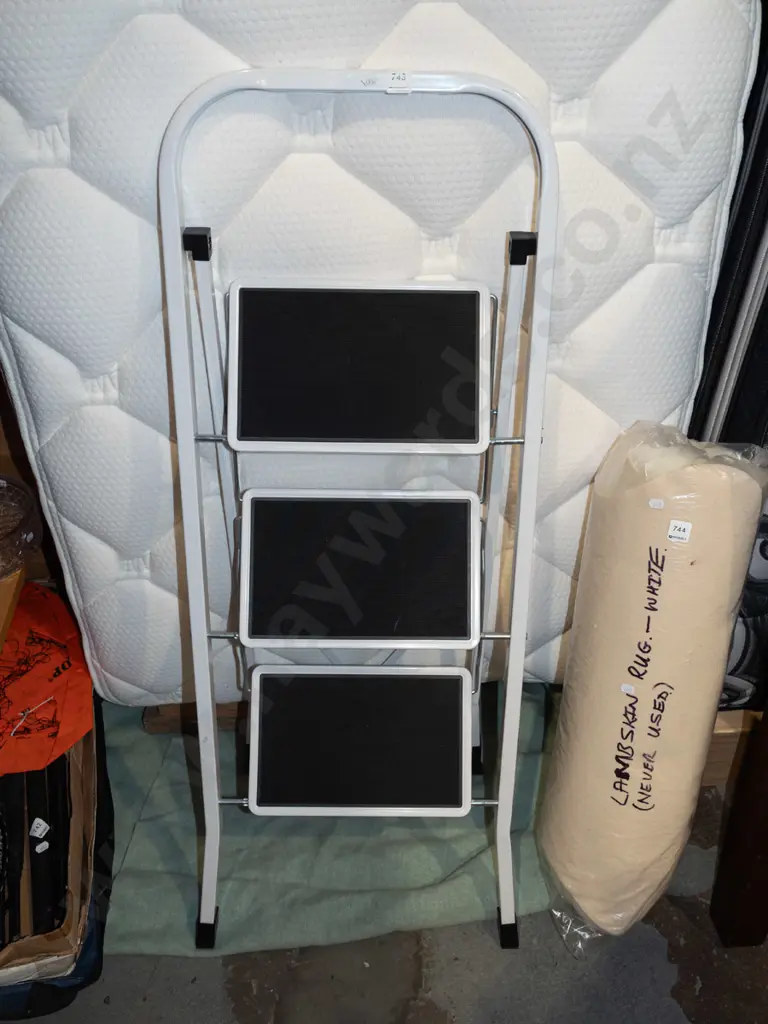 3 step ladder Image 1++