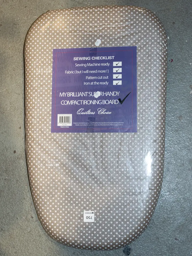 small table top ironing board L610 Image 1++