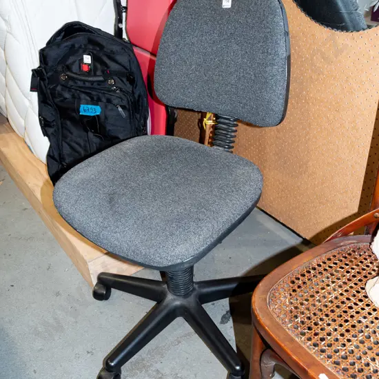 grey office chair
