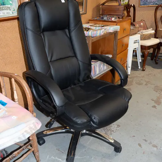 black vinyl office chair