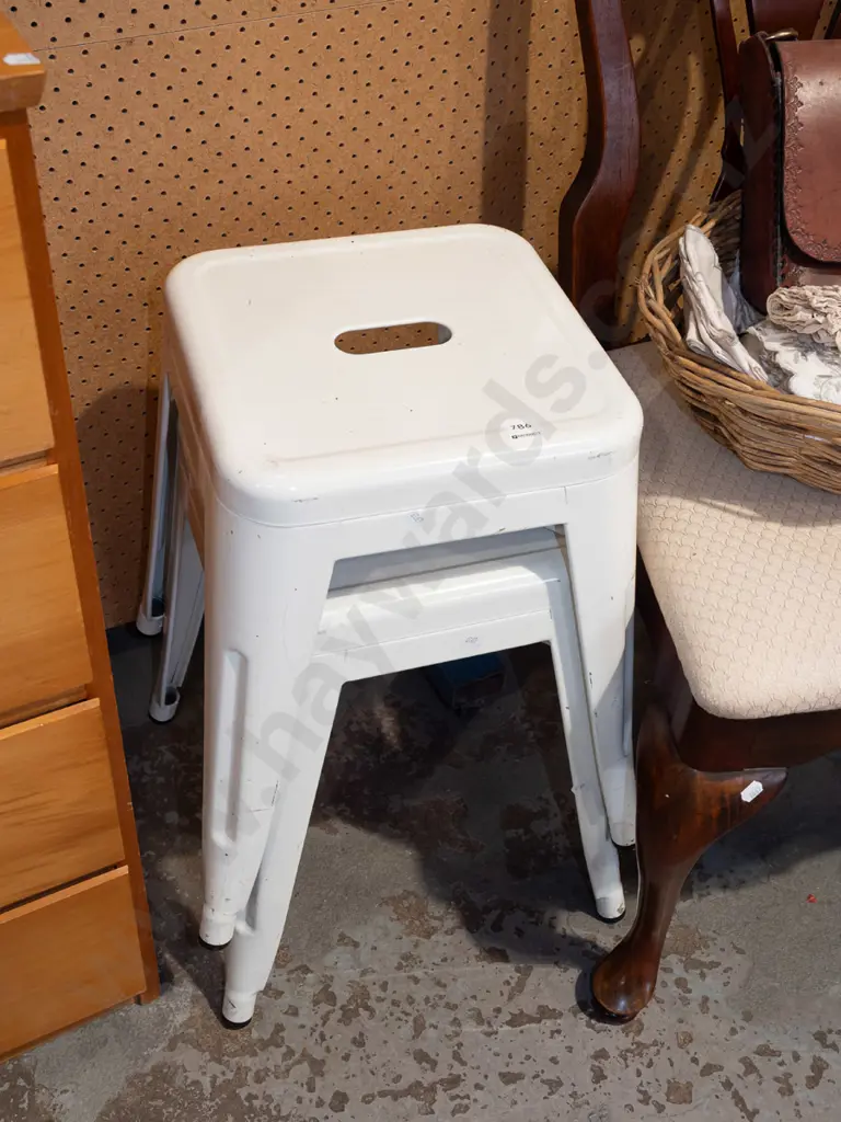 2x white metal stools Image 1++