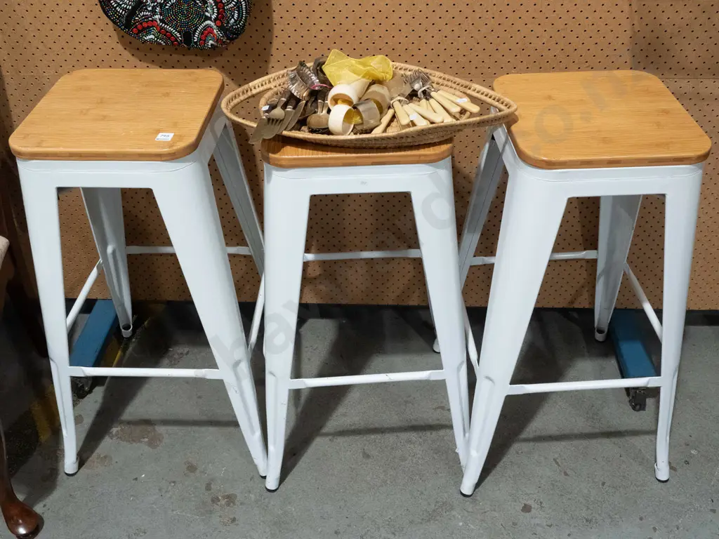 3x metal and wood top stools H770 Image 1++