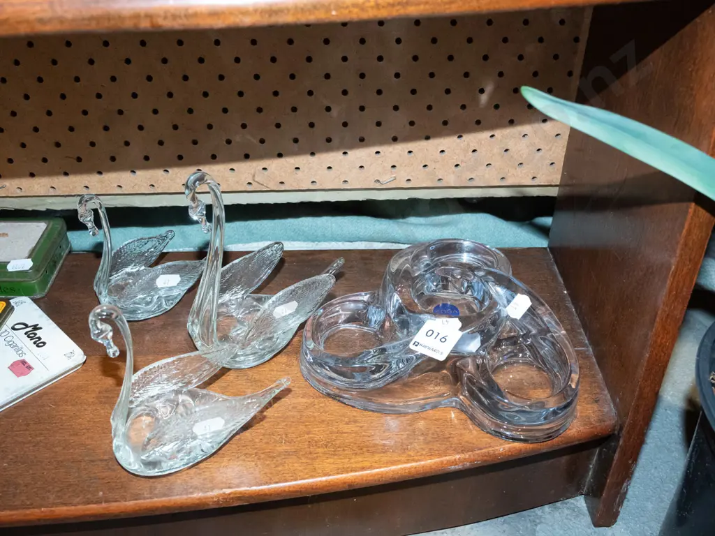 3x glass swans, Japanese crystal tea candle candelabra Image 1++