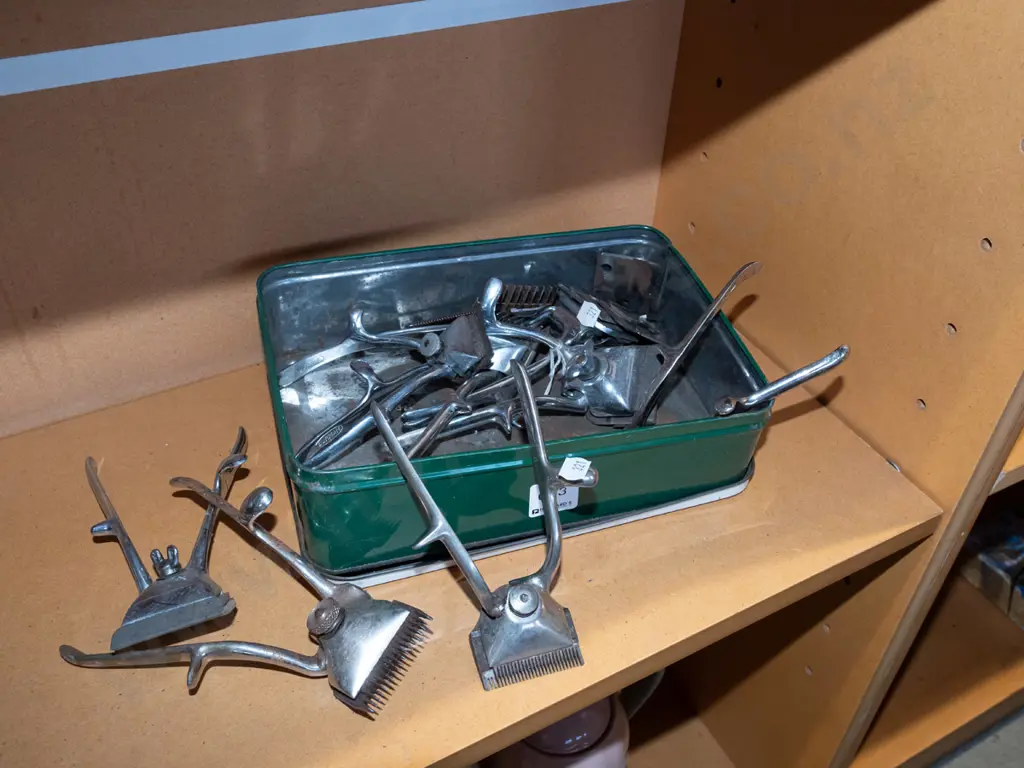 tin hand operated clippers Image 1++