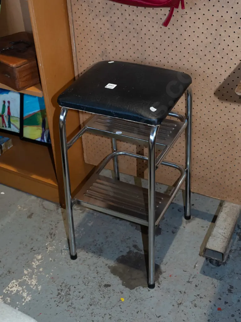chrome and black vinyl stool Image 1++