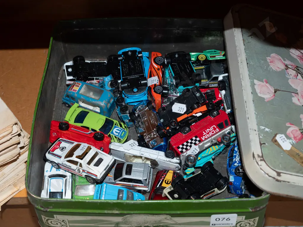 tin of toy vehicles Image 1++