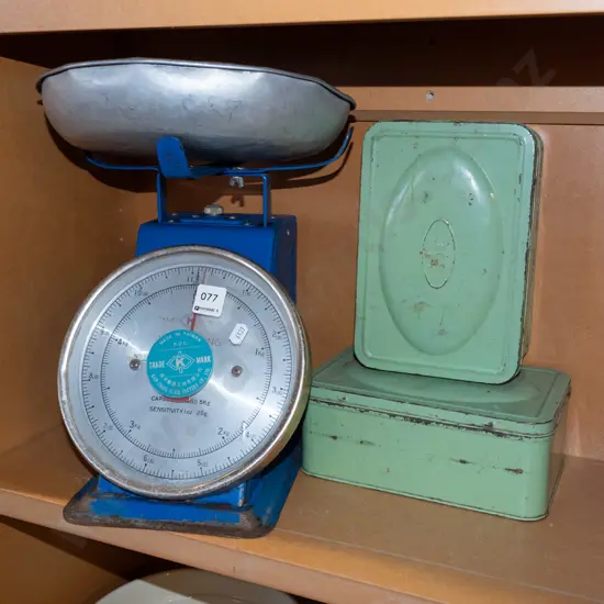 pair of kitchen scales, 2x vintage tins