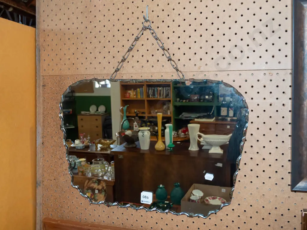 retro scalloped edge wall mirror H300 Image 1++