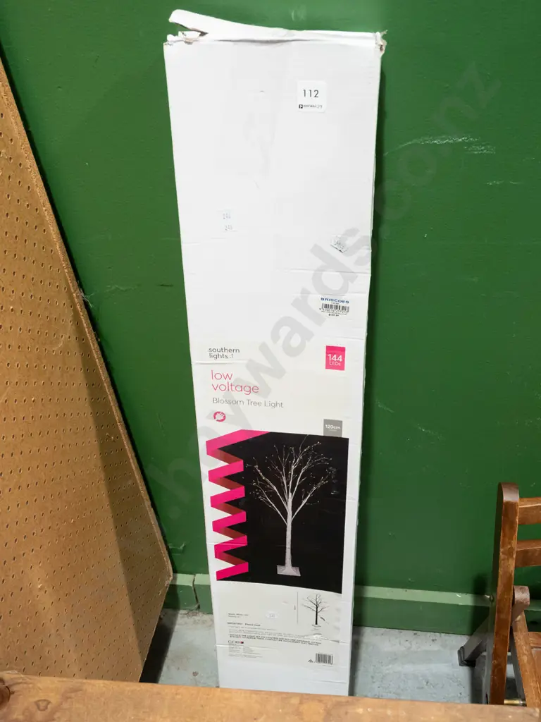 box; low voltage blossom tree light Image 1++
