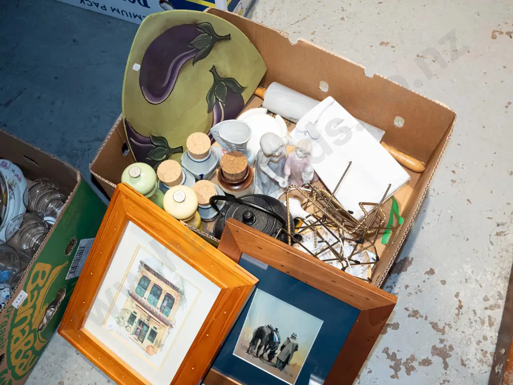 box; electric can opener, salt and pepper grinders, cast iron teapot etc Image 1++