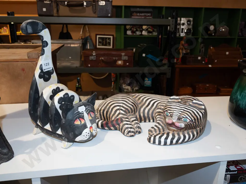 2x wooden cat figurines Tallest H280 Image 1++