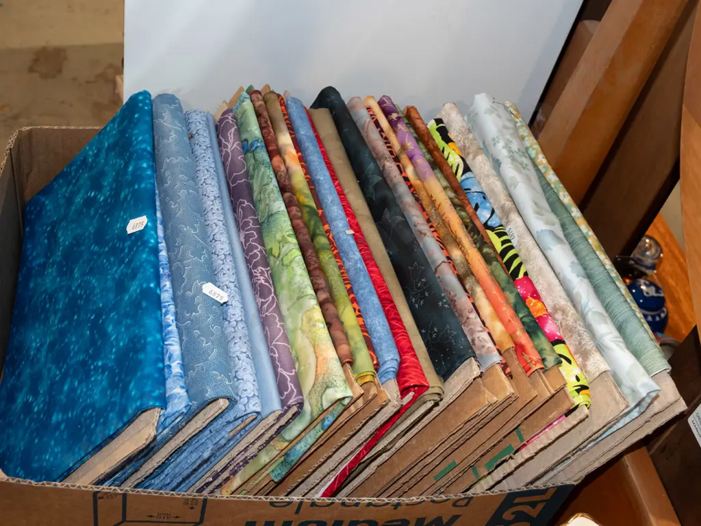 box of fabric pieces Image 1++