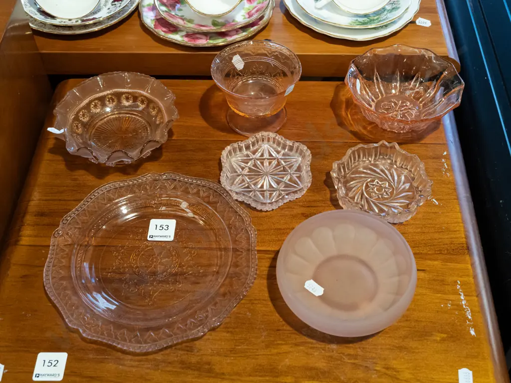 assorted pink glass items; bowls, trays etc Image 1++