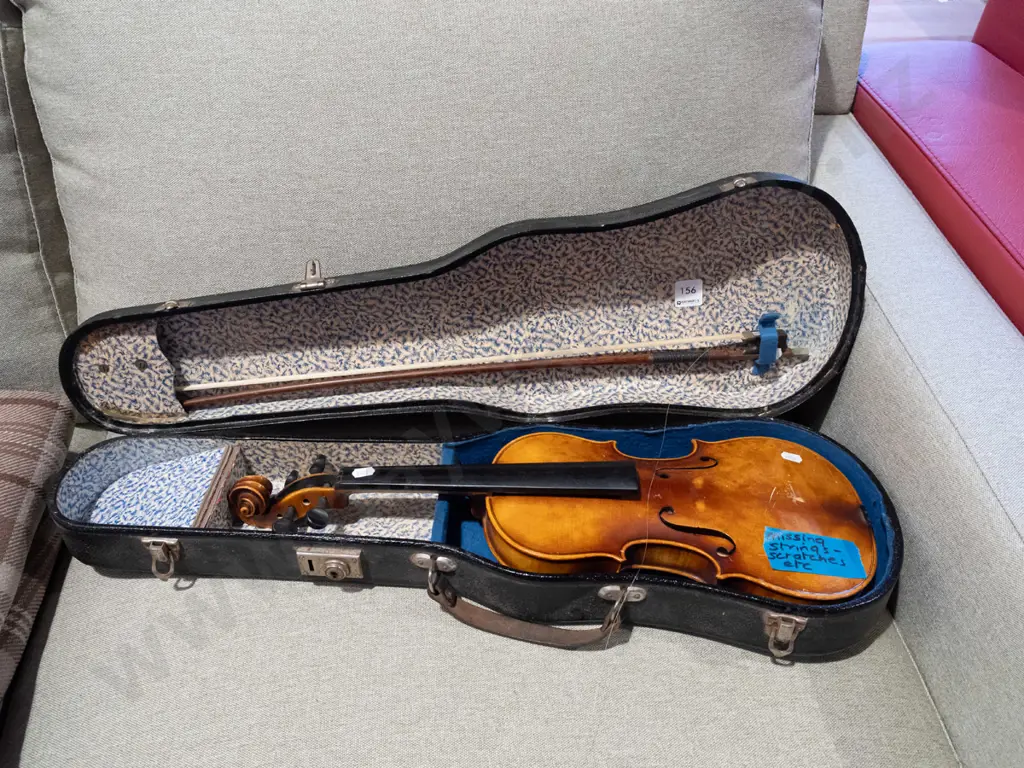 violin - missing strings, scratches Image 1++