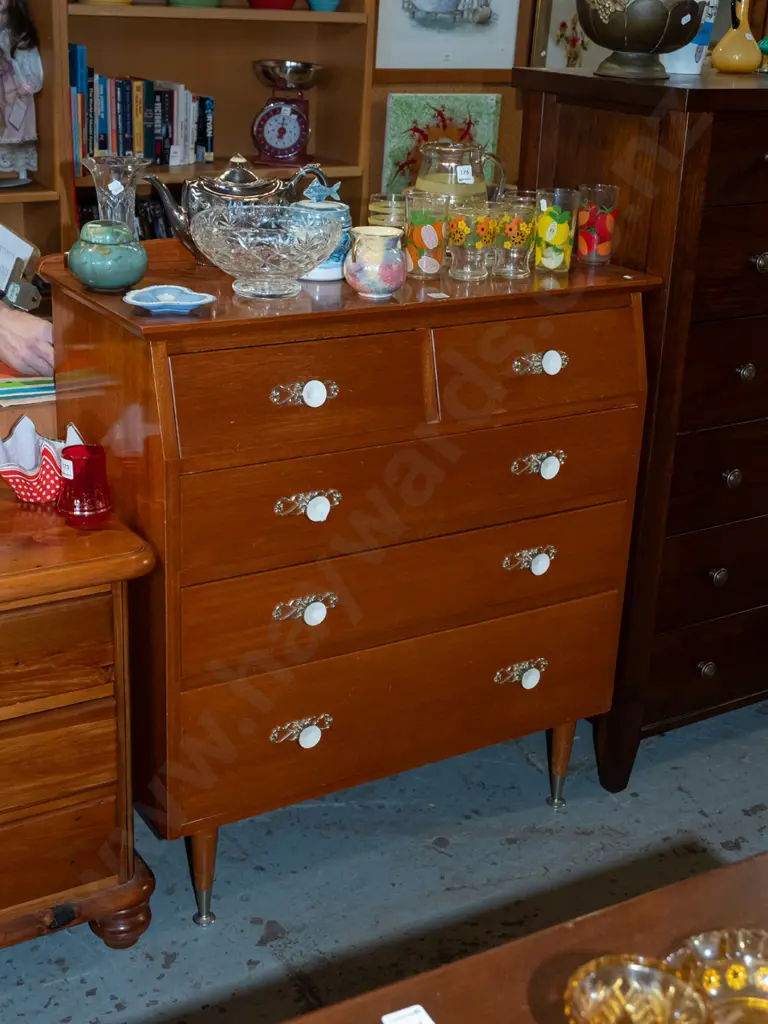 pine 5 drawer chest H940 W845 D390 Image 1++