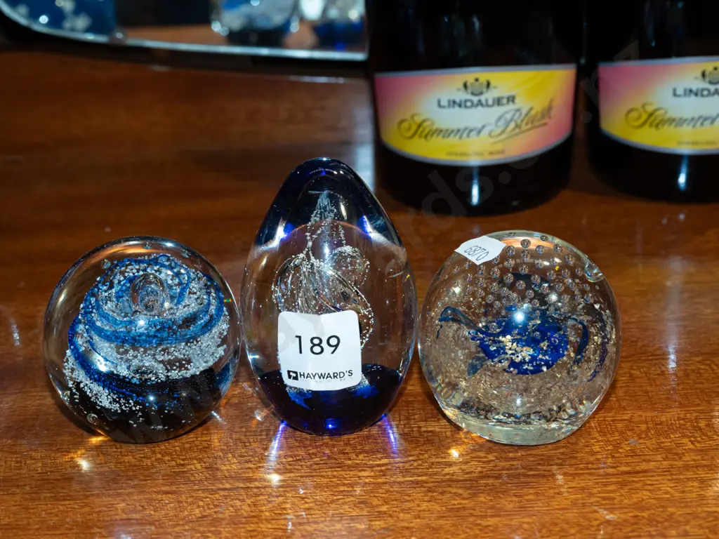 3x brass paperweights H80 Image 1++
