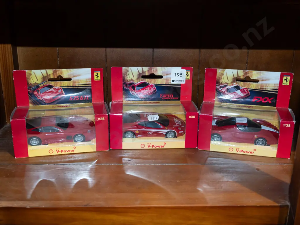 3x boxed Burago model vehicles Image 1++