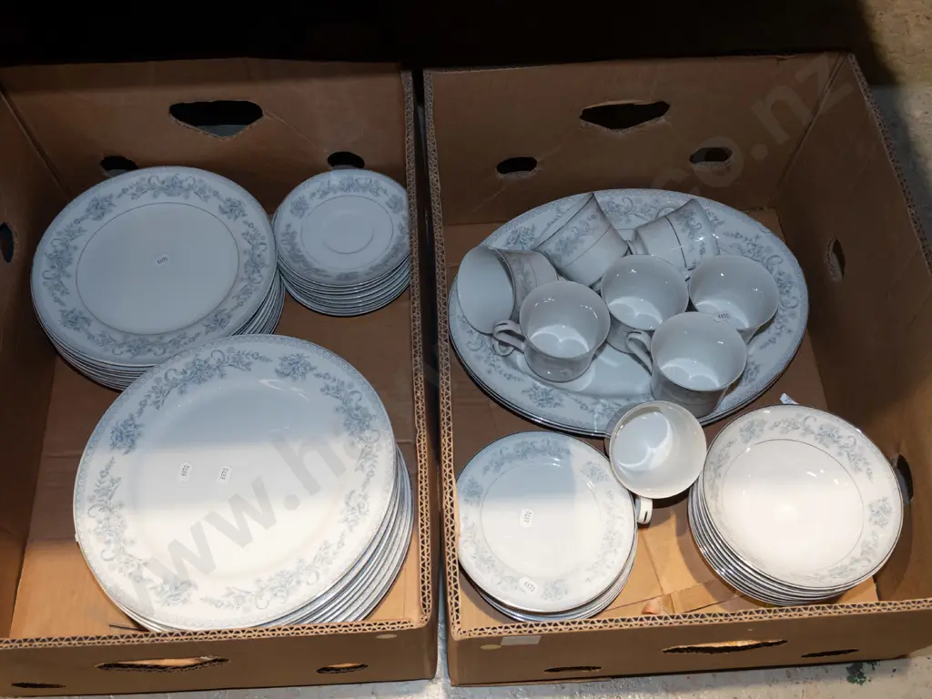 2x boxes; Mikasa white, silver and blue dinner items - yellow dots Image 1++