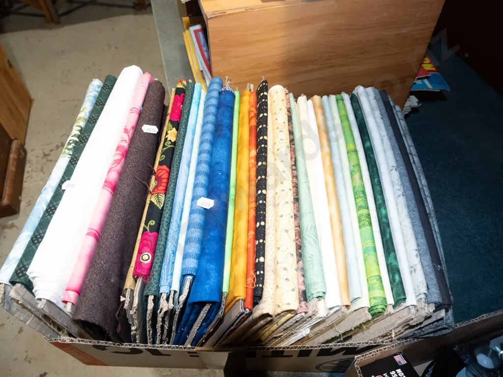 box of fabric pieces Image 1++