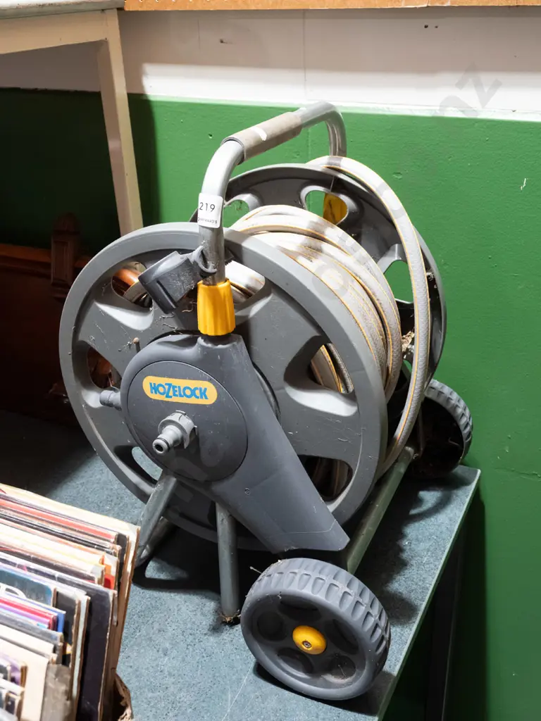 Hozelock hose and reel Image 1++