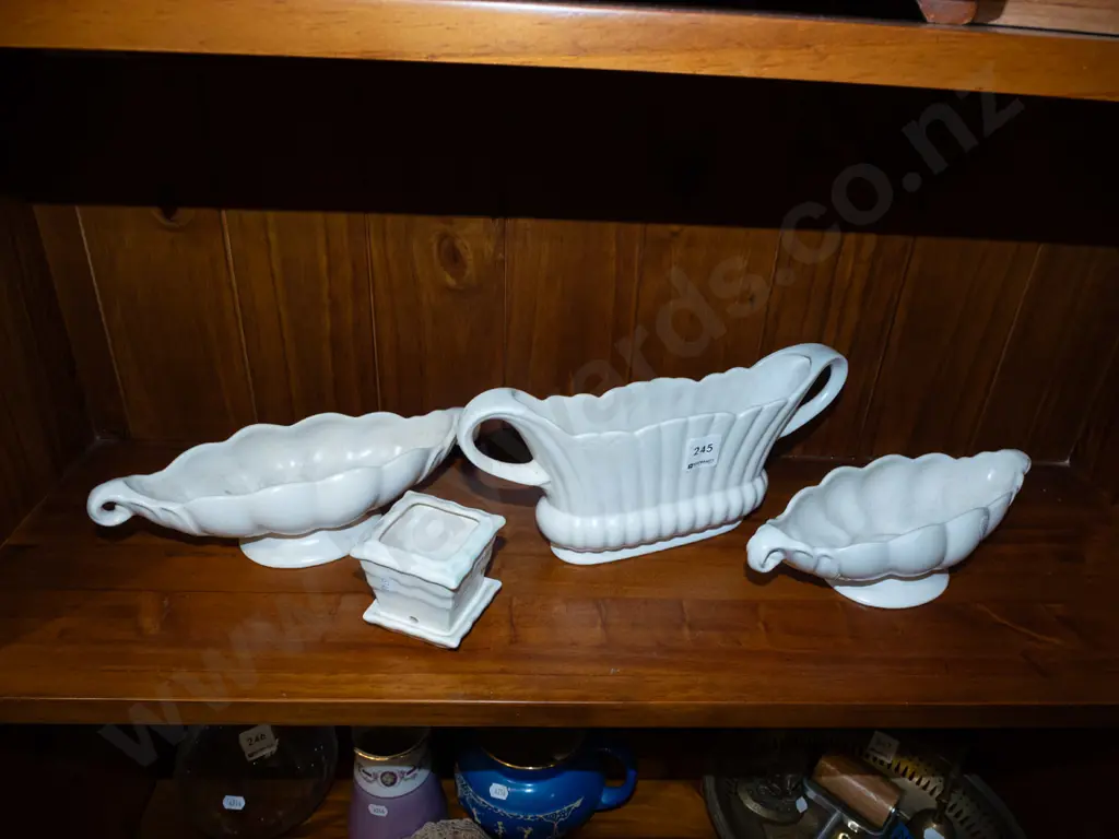 4x white cermaic vases L280 Image 1++