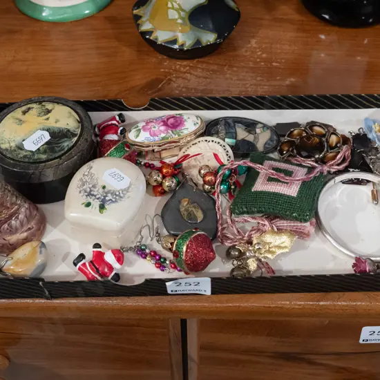 tray; trinket boxes, costume jewellery etc