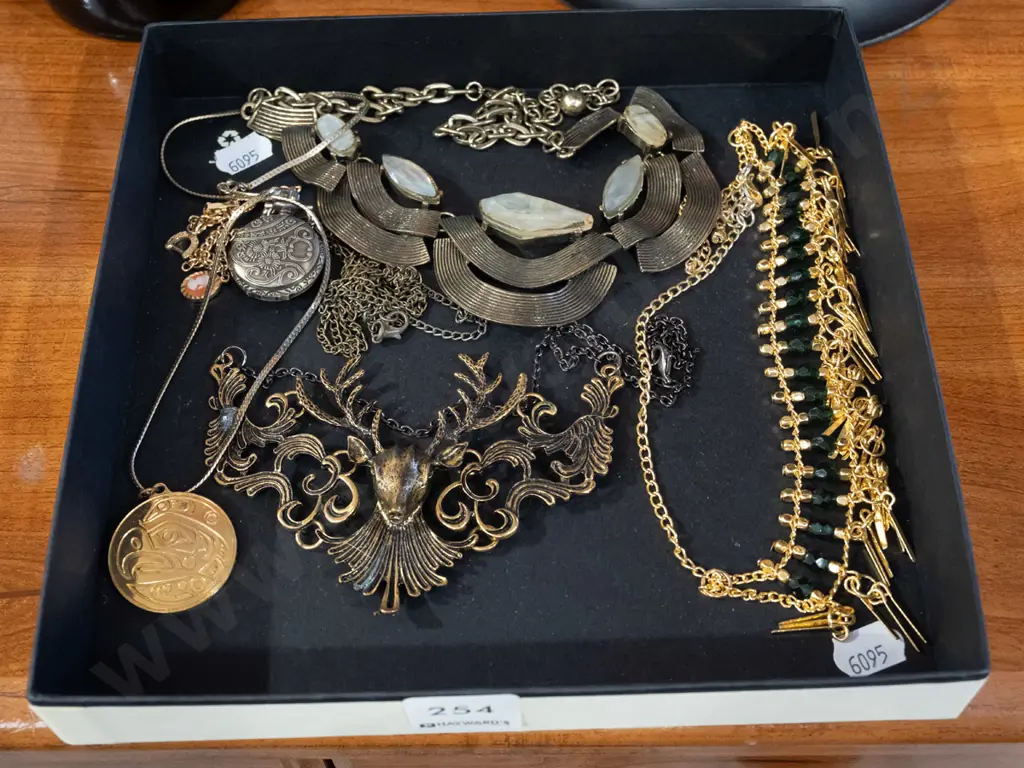 tray of costume jewellery Image 1++