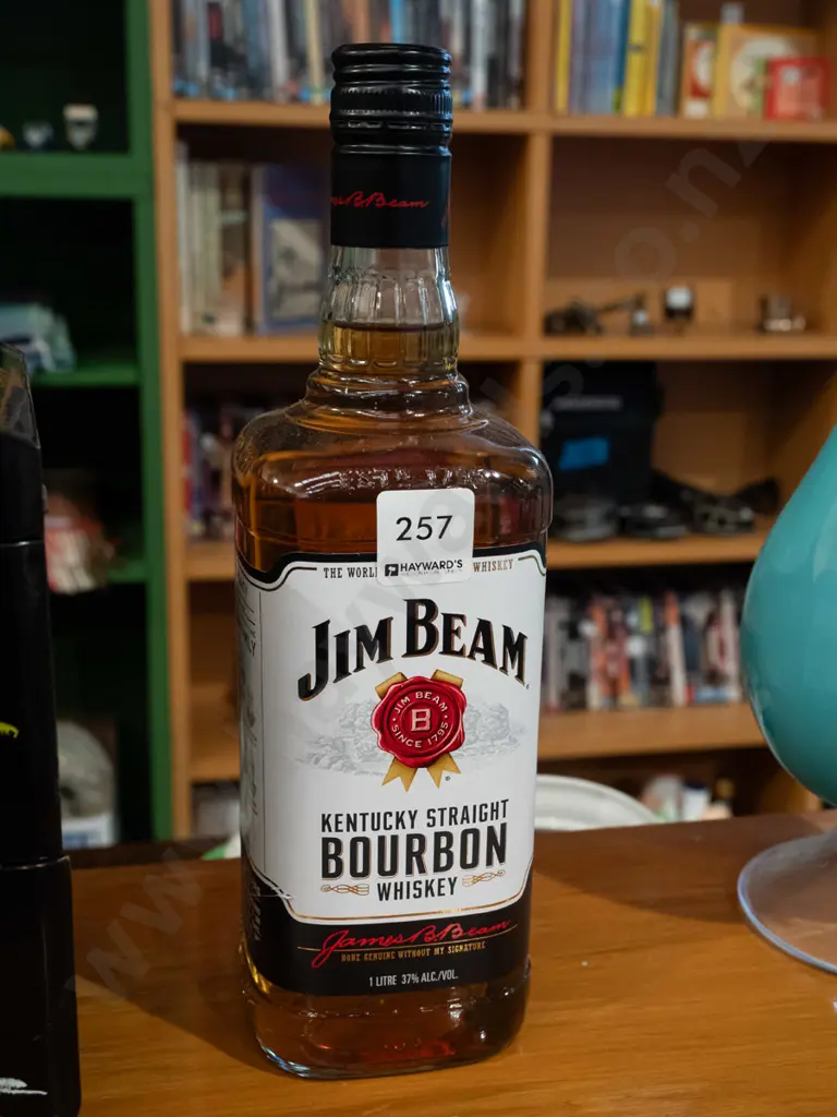 1L bottle of Jim Beam bourbon Image 1++