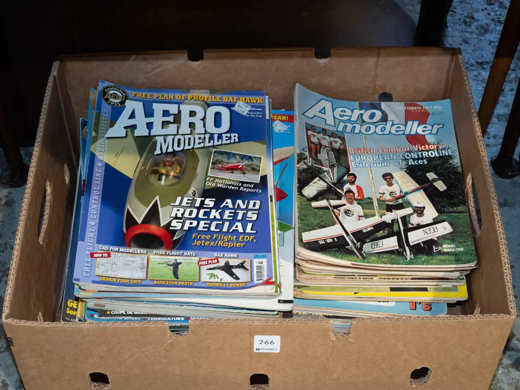 box; back issues of Aero Modeller magazine Image 1++